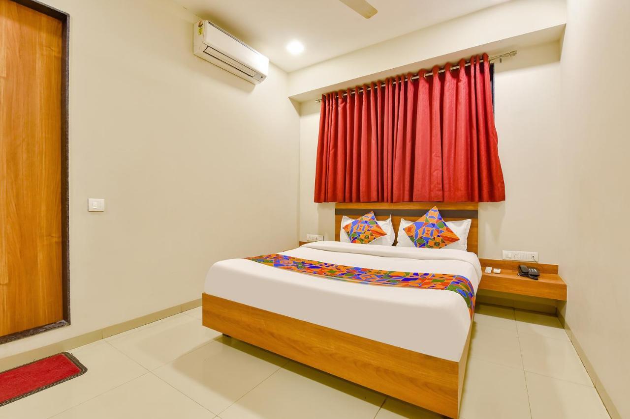 Fabhotel Happinex Súrat Exteriér fotografie
