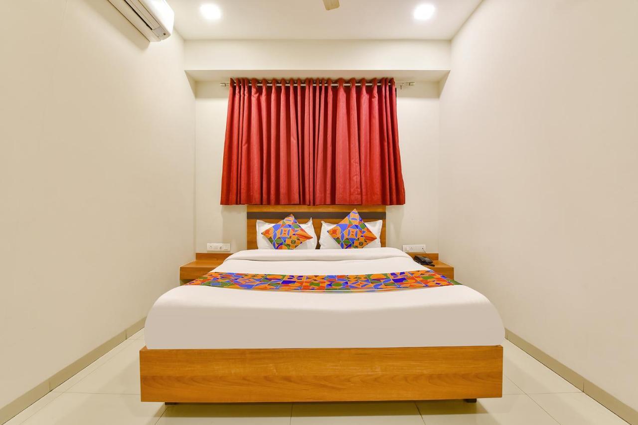 Fabhotel Happinex Súrat Exteriér fotografie
