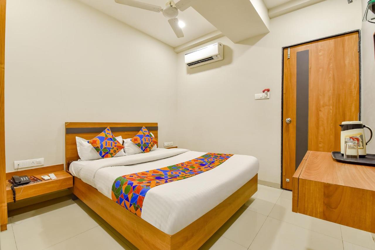 Fabhotel Happinex Súrat Exteriér fotografie