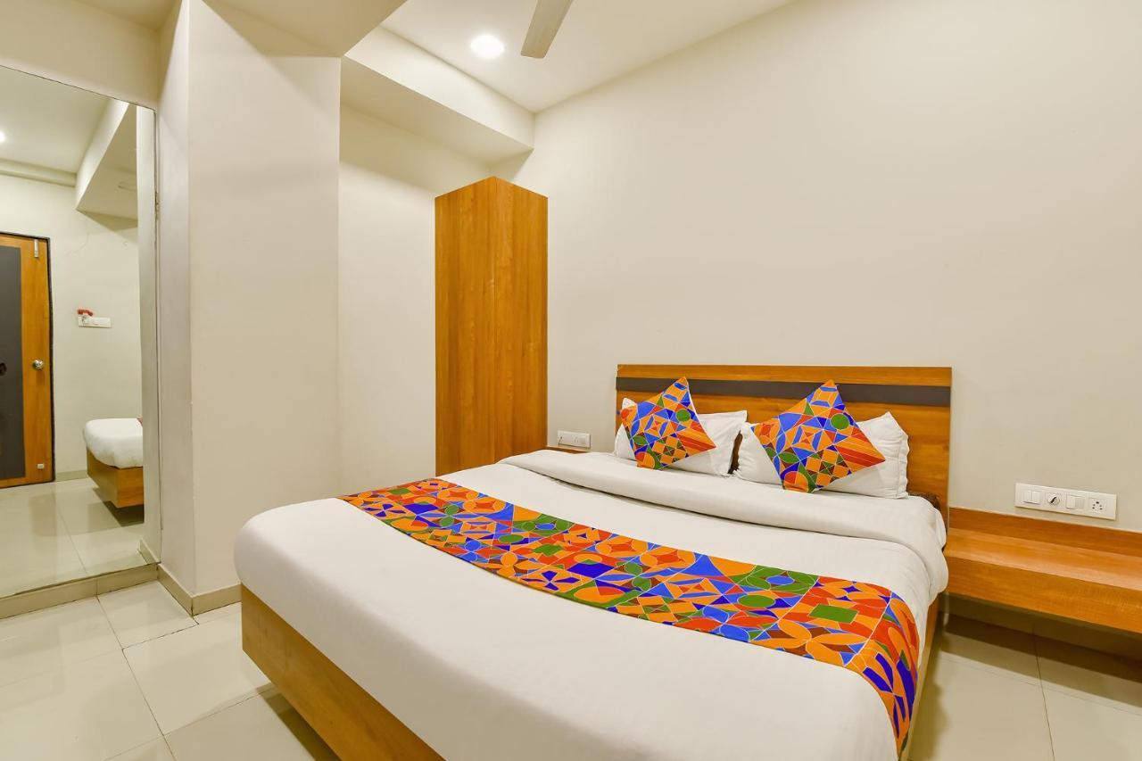 Fabhotel Happinex Súrat Exteriér fotografie