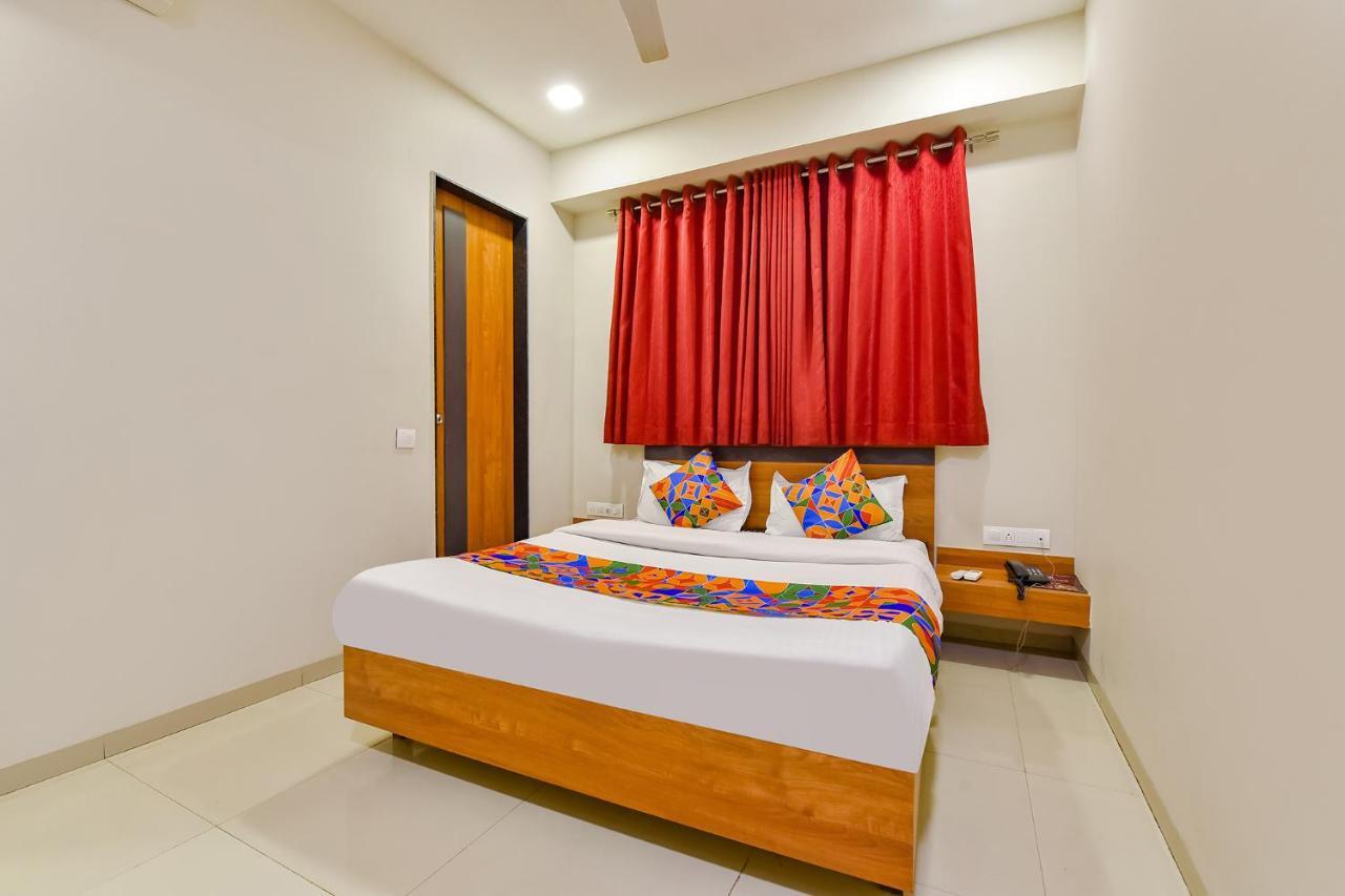 Fabhotel Happinex Súrat Exteriér fotografie